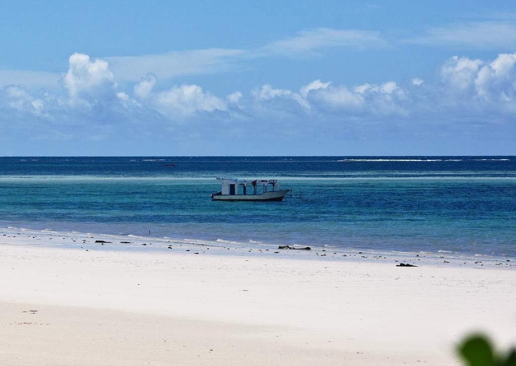 Lantana Galu Beach Diani Beach Buitenkant foto