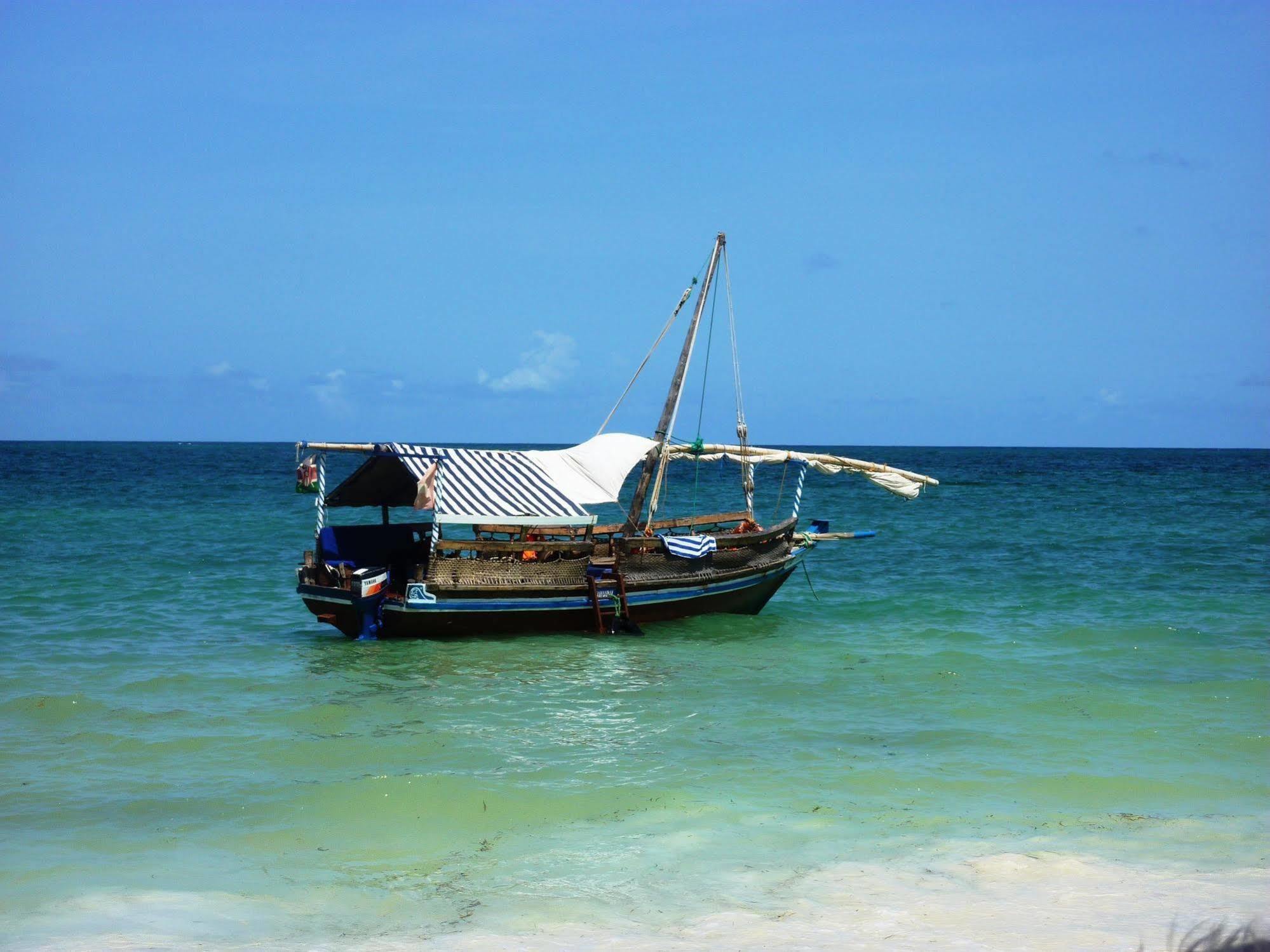 Lantana Galu Beach Diani Beach Buitenkant foto